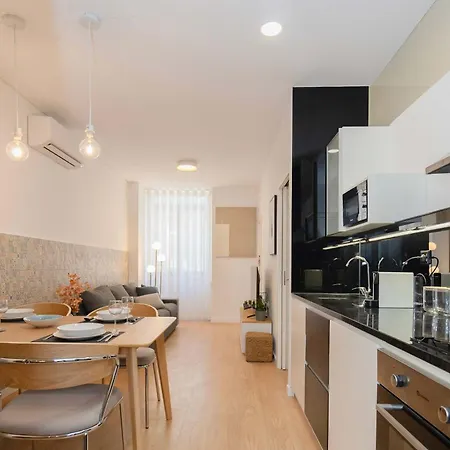 Liiiving In - Invictus Bolhao Market Apartment *
